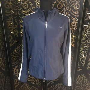 Nike lightweight jacket with pockets